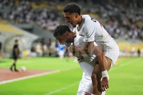الزمالك يصالح جماهيره بثلاثية في المصري وينفرد بصدارة الدوري